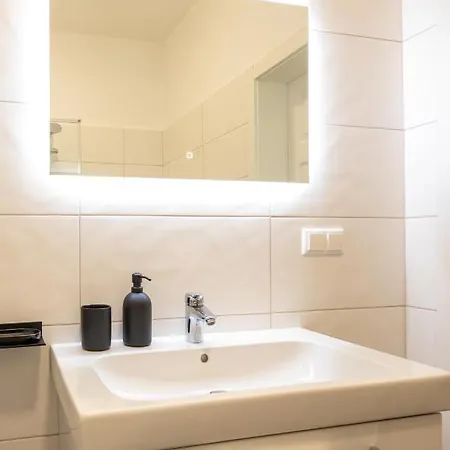 Maremar - Style Im Zentrum - Luxus Boxspringbett - Kueche - Arbeitsplatz - Highspeed Wlan Apartment *