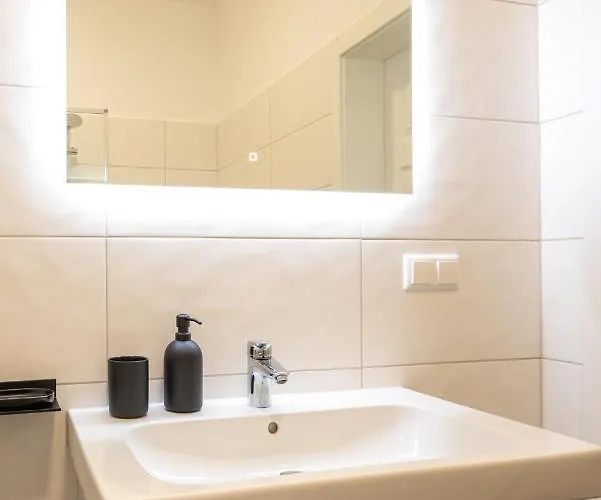 Maremar - Style Im Zentrum - Luxus Boxspringbett - Kueche - Arbeitsplatz - Highspeed Wlan Apartment *